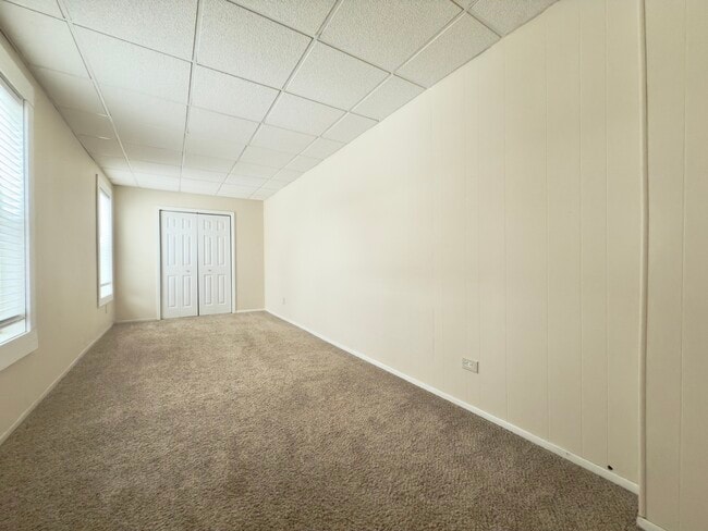 Building Photo - 717 Warner Ave