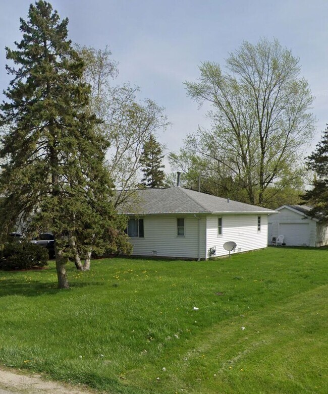 Building Photo - Creek