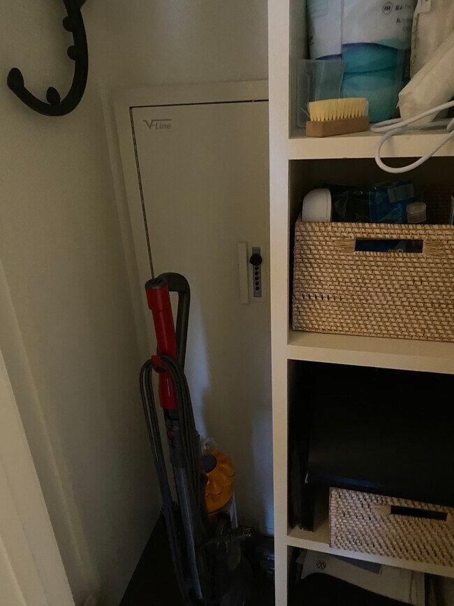 Building Photo - 1450 Greenwich St