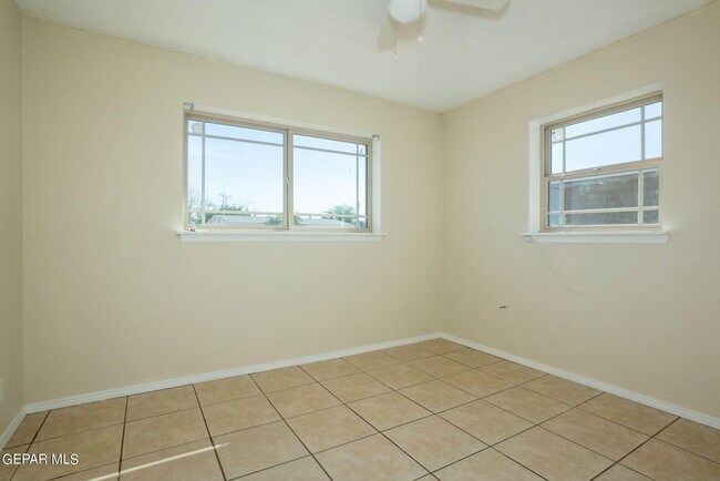 Building Photo - 9309 Montgomery Dr