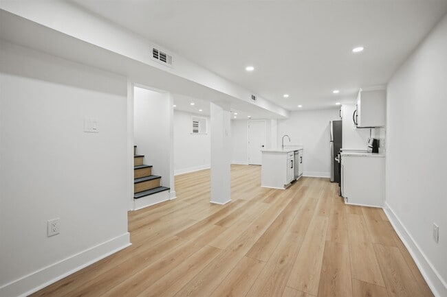 Building Photo - 31 W 46th St