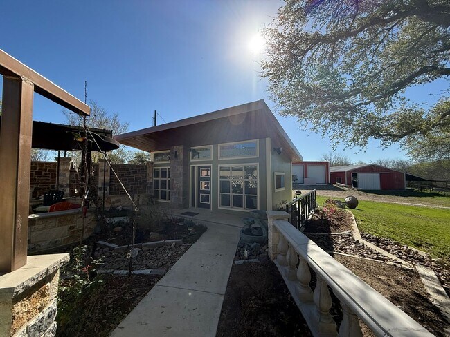 Building Photo - Custom built condo! Country Living! Offered unfurnished OR furnished!