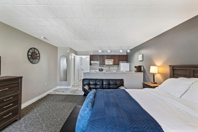 Building Photo - 30 U.S. 9W-SI ID1466760P