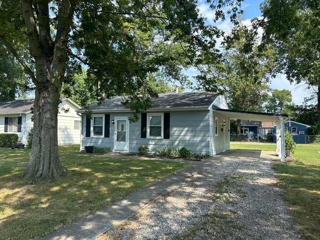 Primary Photo - 905 W South St