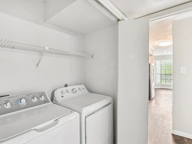 Building Photo - 4211 Clay Hill Dr