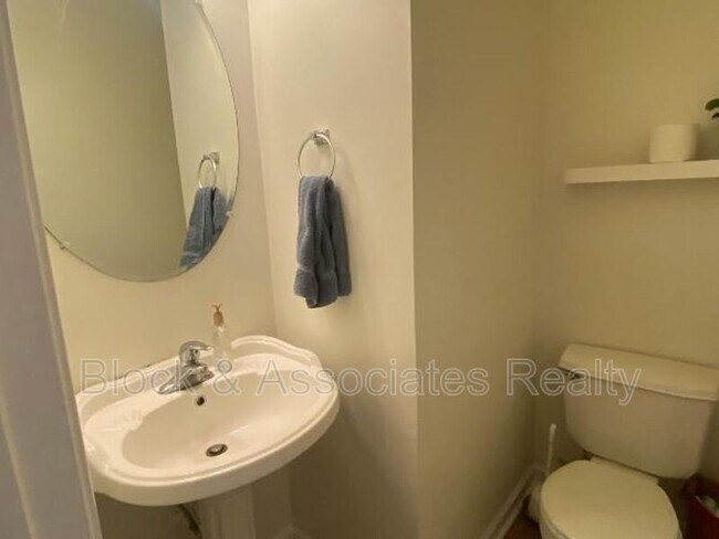 Building Photo - 2916 Chatelaine Pl