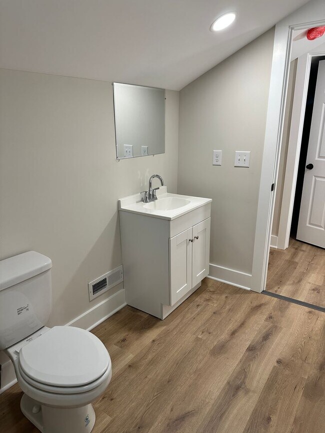 Building Photo - 102 W 15th Ave