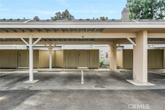 Building Photo - 16 Fox Hollow