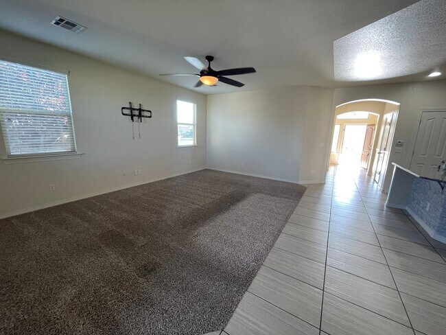 Building Photo - Charming and Stylish Home in Horizon City