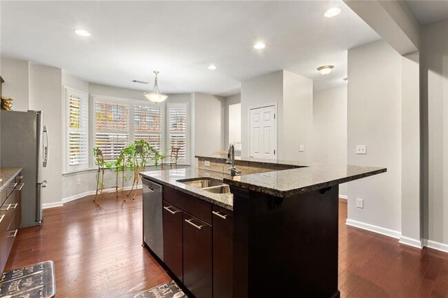 Building Photo - 4324 Laurel Creek Ct SE