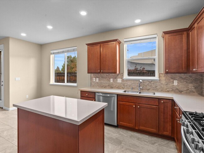 Building Photo - 760 Sarcinella Ct