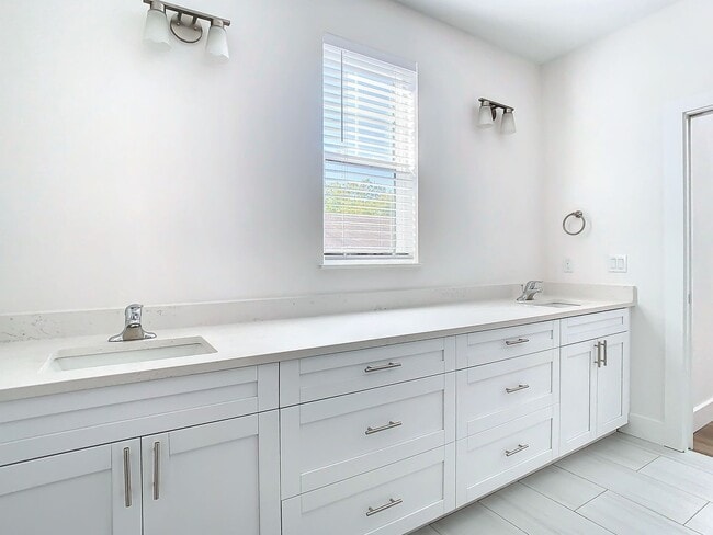 Building Photo - Malena Park - Brand New Townhouse Availabl...
