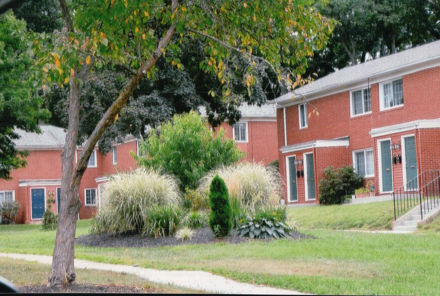 Building Photo - 458 Middle Turnpike W