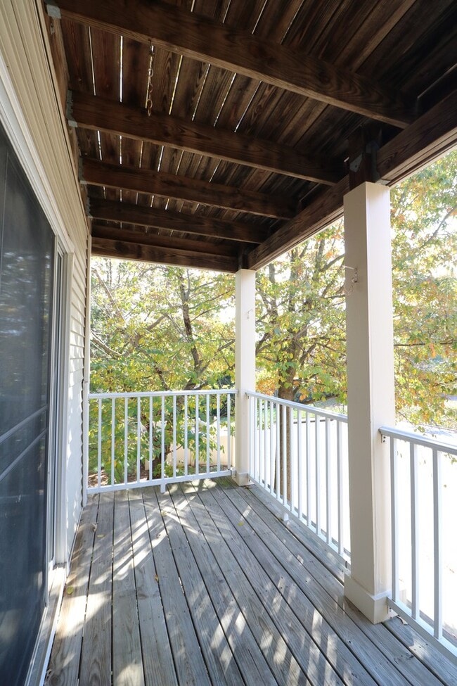 Building Photo - Spacious 2BD/2BA Condo with Balcony in Fou...