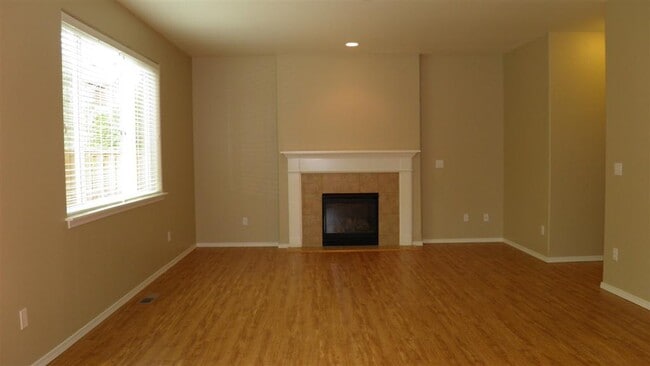 Building Photo - 2867 NE Sedalia Loop