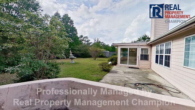 Building Photo - Spacious 3 BD/3 BA Home with Open Floorpla...