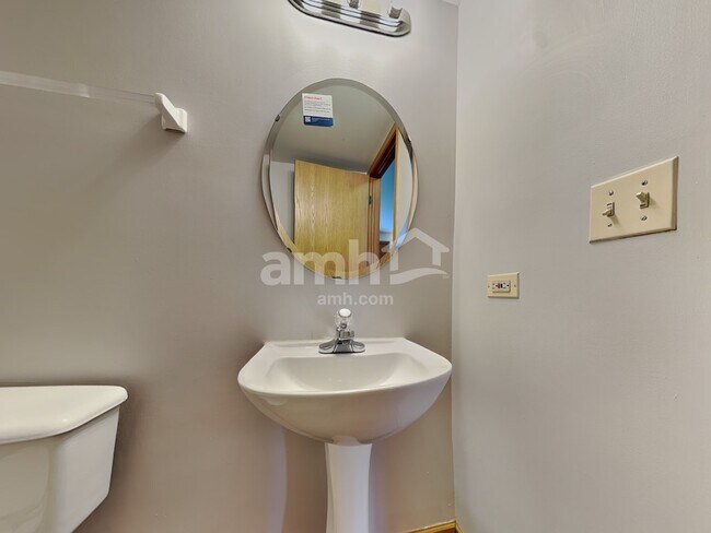 Building Photo - 233 E Cobbler Ct