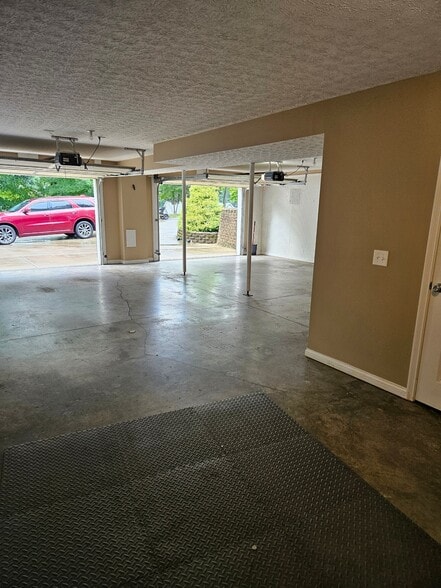 Building Photo - 19 Strawberry Cir