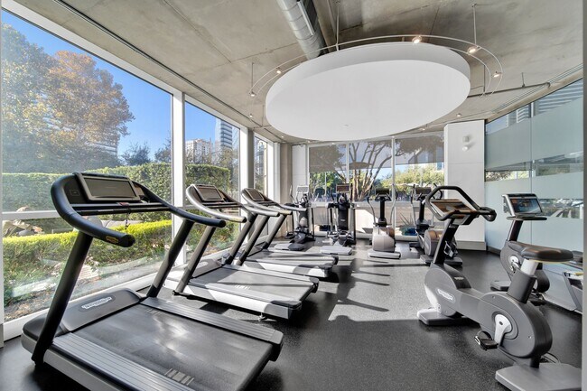 Building Photo - 1901 Post Oak Blvd