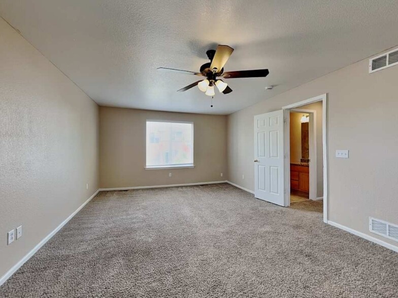 Building Photo - 229 Morales Ln