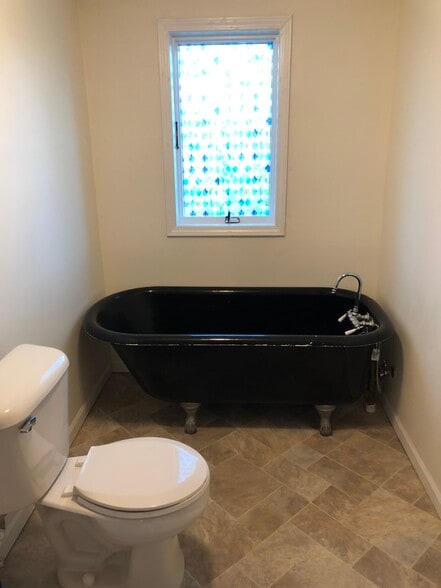 Original soaking tub - 115 117 Center Point Rd