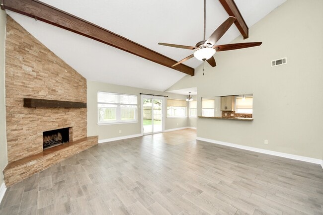 Building Photo - 1104 N Heron Dr