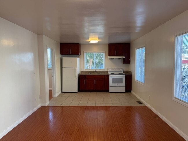 Building Photo - Renovated 2 Bedroom, on San Pablo Ave, in East Richmond Area--Move in Special