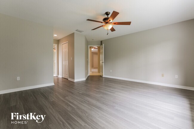 Building Photo - 2463 Alesio Ave