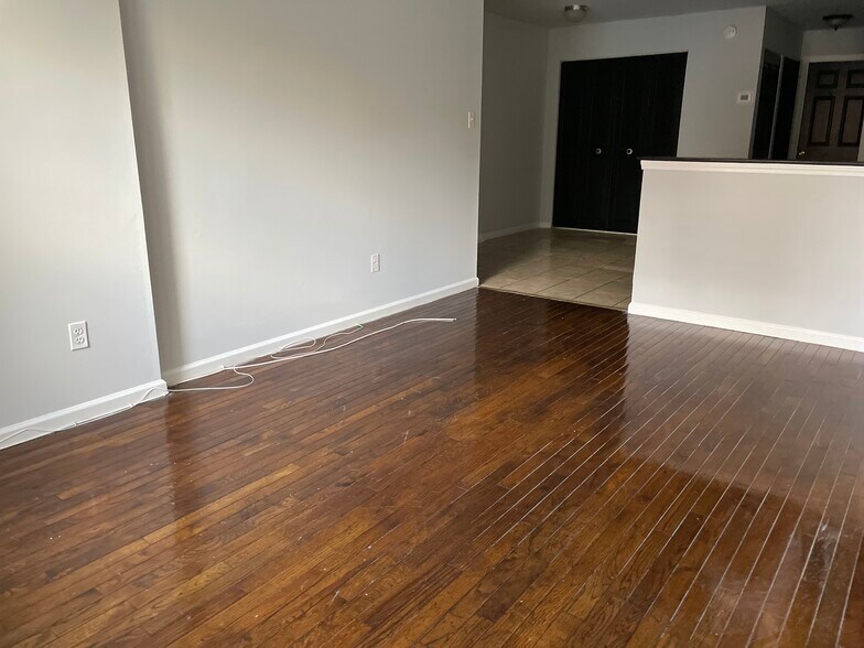 Building Photo - 944 New Market St