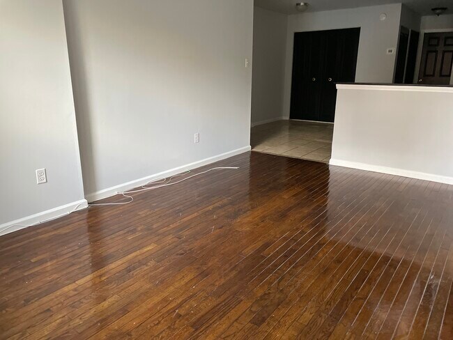 Building Photo - 944 New Market St