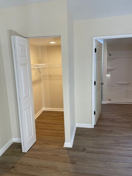 MB Closet - 243 Cobb St