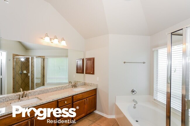Building Photo - 8727 Sarasota Woods