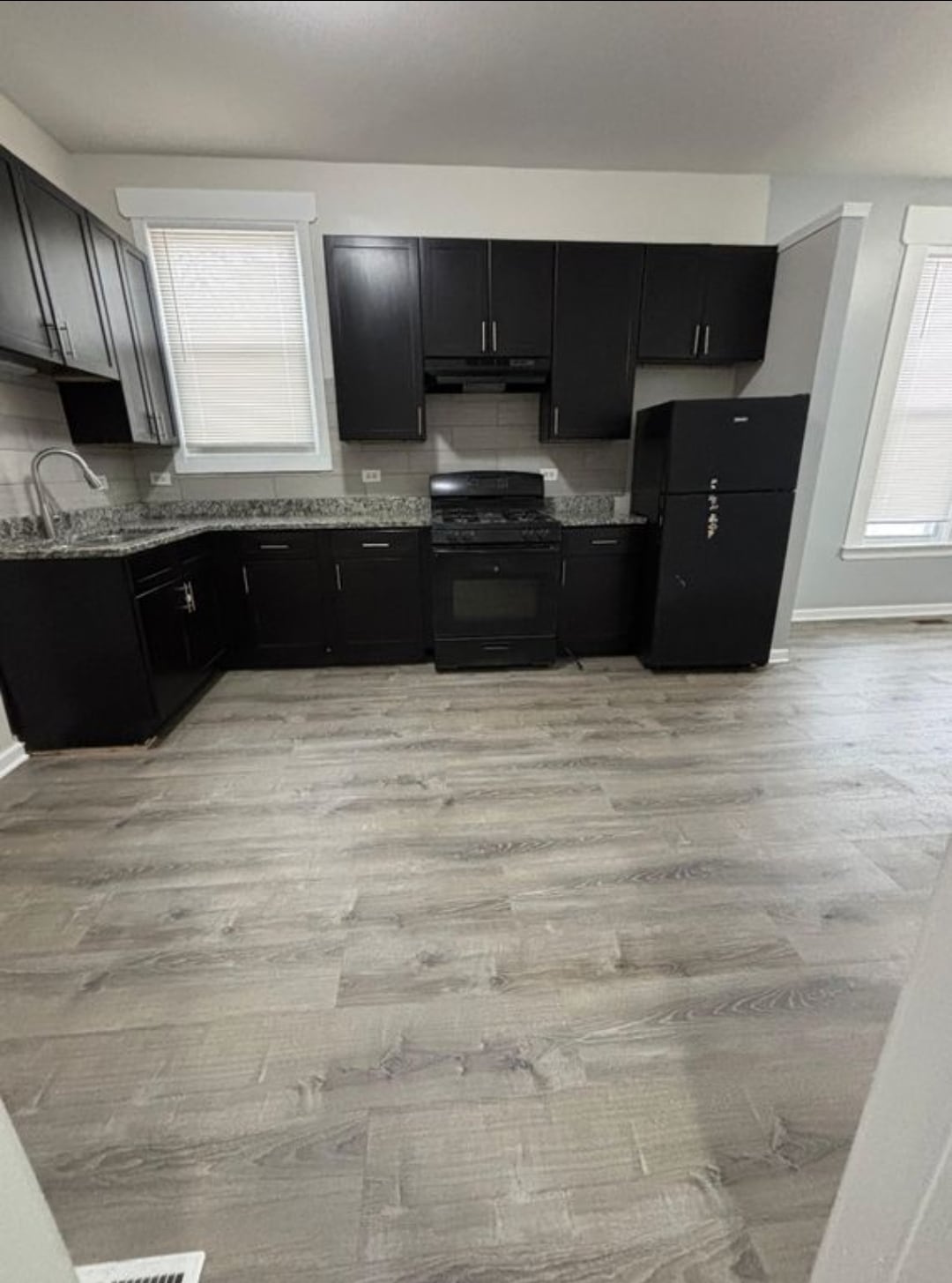 Building Photo - 6949 S Woodlawn Ave