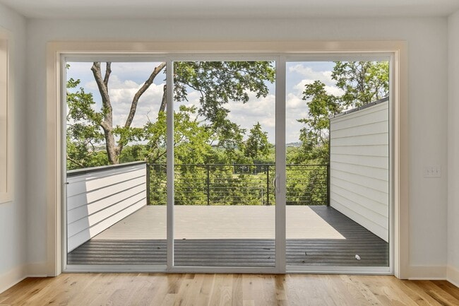 Building Photo - 660 Vernon Ave