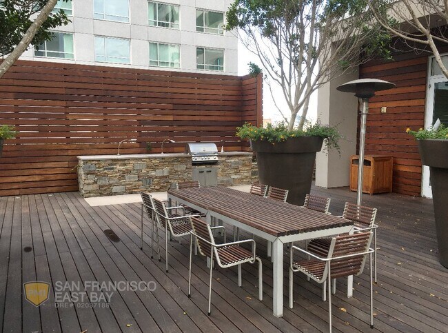 Building Photo - Luxurious SOMA Grand Condo: 3 Bed / 2 Bath...