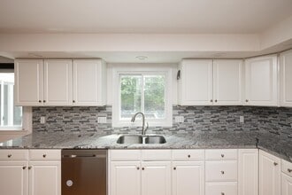 Building Photo - 9 Heidi Ln