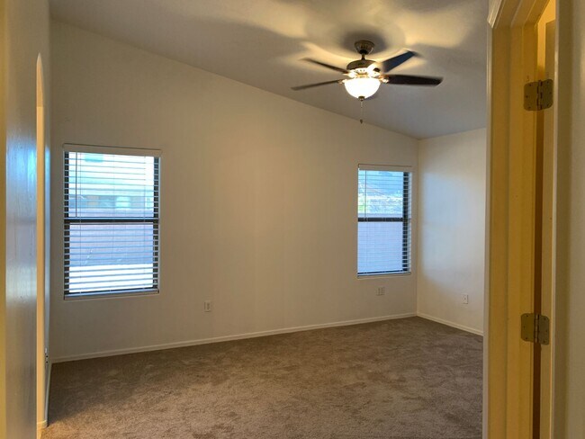 Building Photo - 3Bdm 2Ba Home, Popular Location, Available...