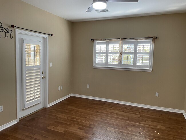 Building Photo - 1322 Treasure Cove