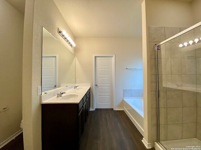 Building Photo - 491 Hunters Rnch E