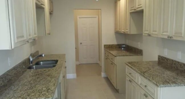 Building Photo - 4 bedroom 2.5 bath for rent