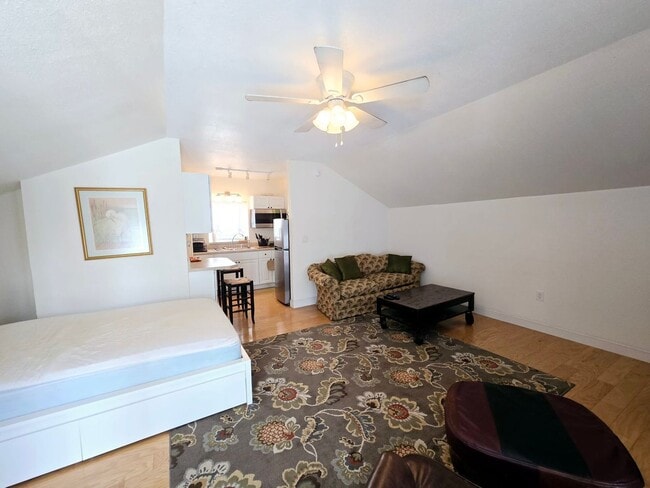 Building Photo - Charming Upstairs Studio Apartment | 4805 Valhalla Ln, Plant City, FL 33565