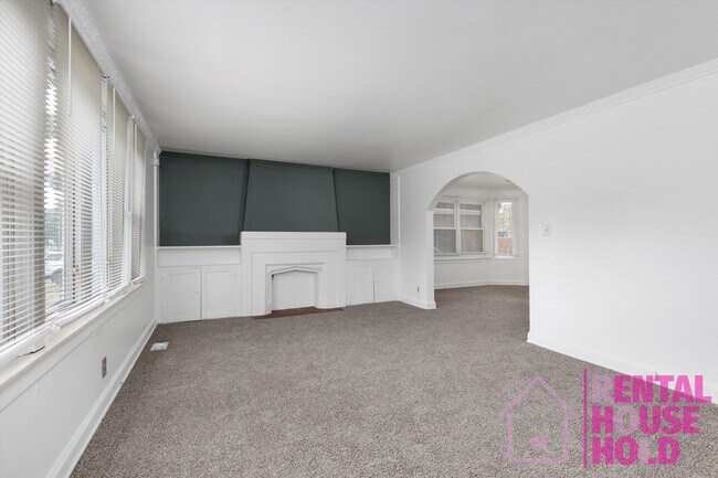 Building Photo - 13951 St Marys St