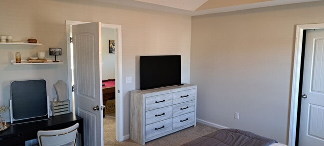 Building Photo - Magnificent Two Story Five Bedroom Home in Northeast Columbia -  Short Commute to Fort Jackson or...