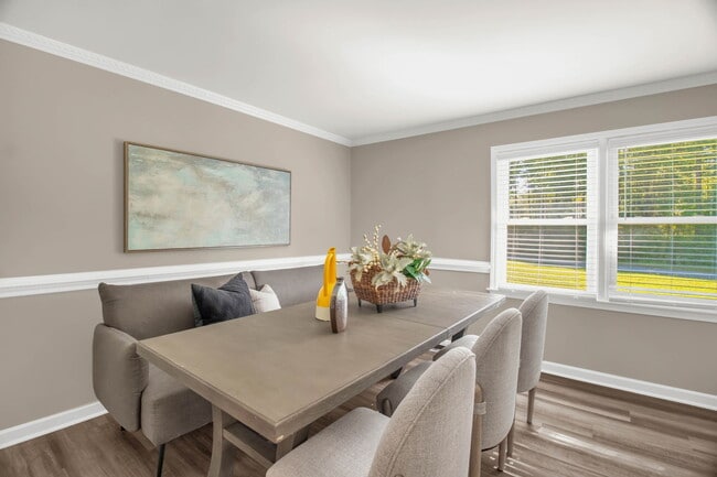 Building Photo - 200 Cedarwood Trail