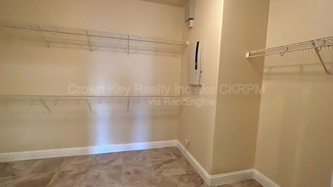 Building Photo - 724 Shelli St