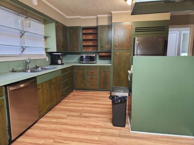 Building Photo - 701 Grigsby Ave