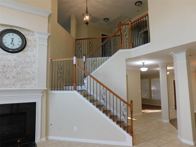 Building Photo - 5527 Baron Ridge Ln