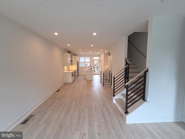 Building Photo - 5337 ZENITH OVERLOOK Dr