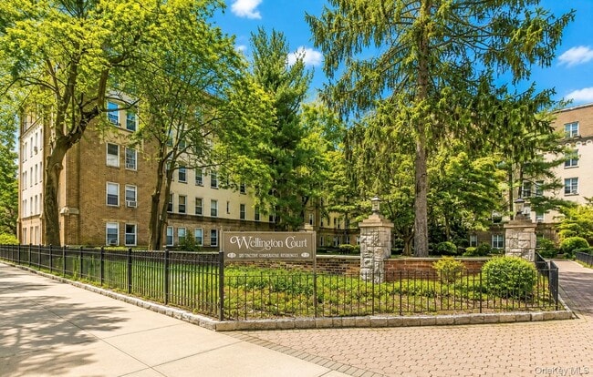 Building Photo - 472 Gramatan Ave