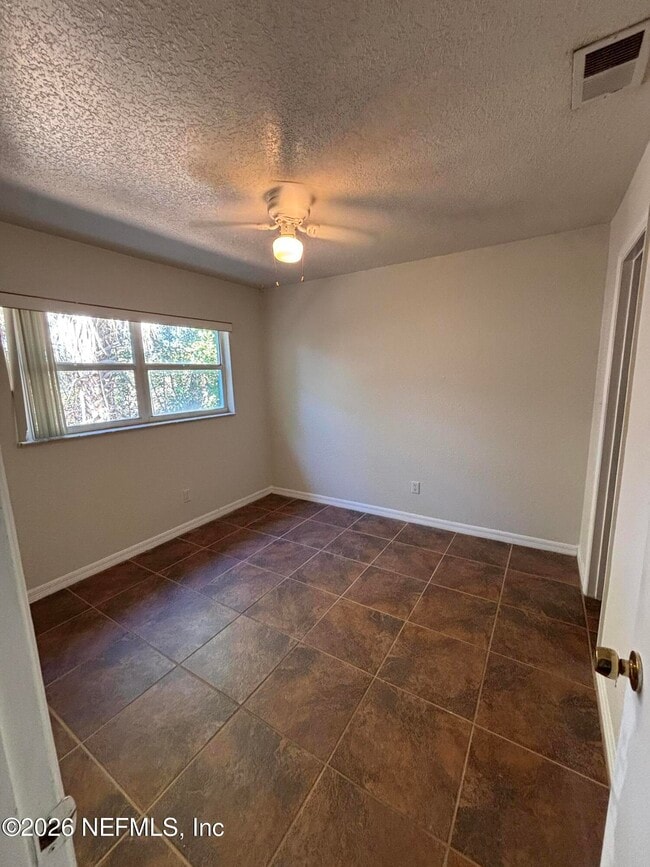 Building Photo - 212 Lincoln Ave